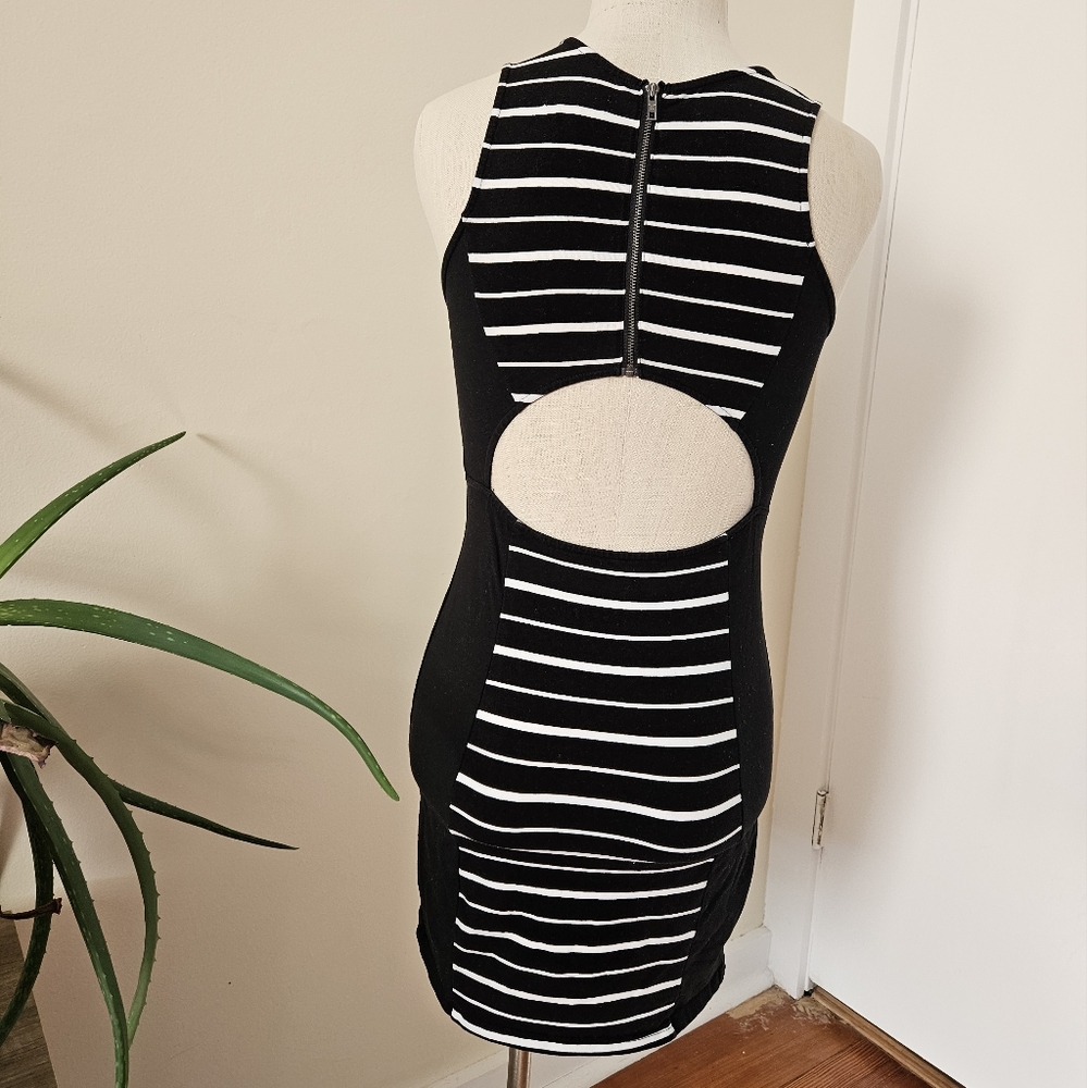 Striped Keyhole Bodycon Dress - Picture 2 of 3